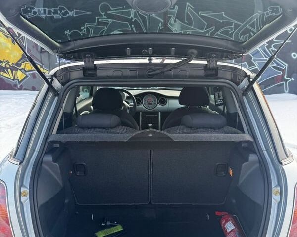 Серый Мини Hatch, объемом двигателя 1.6 л и пробегом 223 тыс. км за 4600 $, фото 10 на Automoto.ua