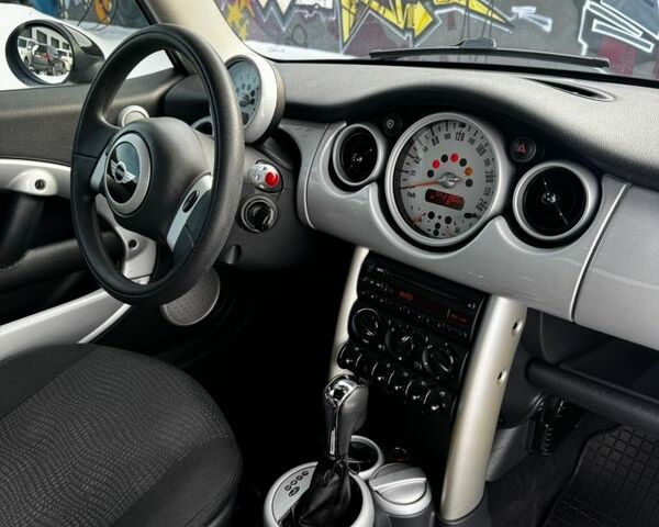 Серый Мини Hatch, объемом двигателя 1.6 л и пробегом 223 тыс. км за 4600 $, фото 15 на Automoto.ua