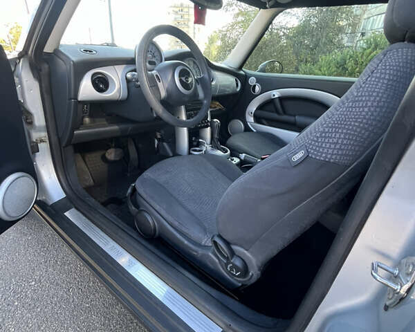 Серый Мини Hatch, объемом двигателя 1.6 л и пробегом 214 тыс. км за 5600 $, фото 5 на Automoto.ua