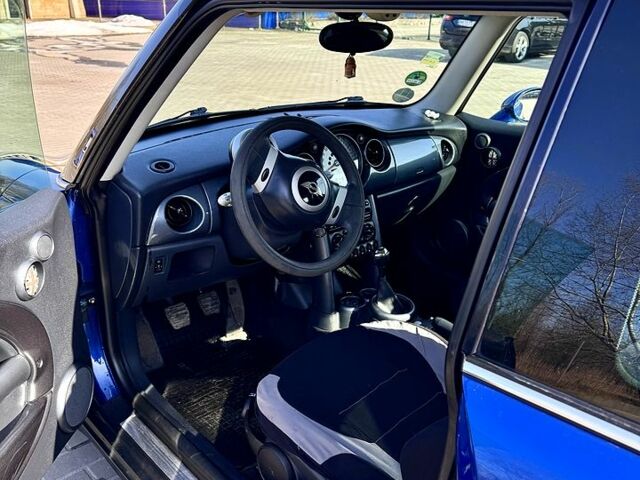 Серый Мини Hatch, объемом двигателя 1.6 л и пробегом 189 тыс. км за 4400 $, фото 4 на Automoto.ua