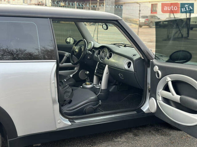 Серый Мини Hatch, объемом двигателя 1.6 л и пробегом 287 тыс. км за 3500 $, фото 13 на Automoto.ua