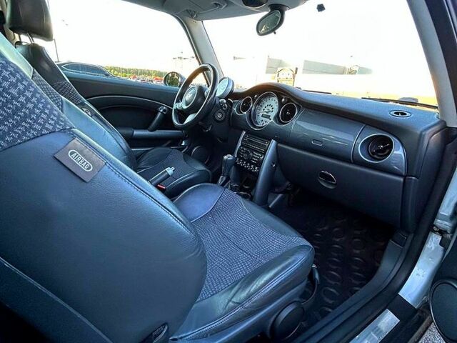 Сірий Міні Hatch, об'ємом двигуна 1.6 л та пробігом 250 тис. км за 5800 $, фото 5 на Automoto.ua