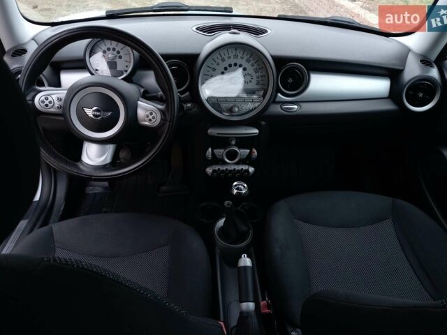 Серый Мини Hatch, объемом двигателя 1.6 л и пробегом 231 тыс. км за 5300 $, фото 8 на Automoto.ua
