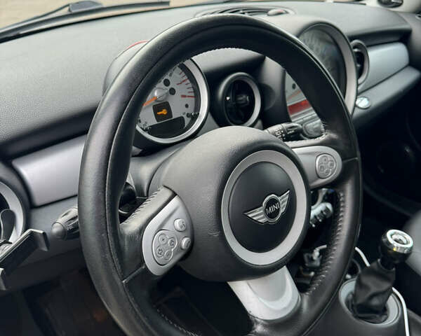 Серый Мини Hatch, объемом двигателя 1.6 л и пробегом 173 тыс. км за 6399 $, фото 9 на Automoto.ua