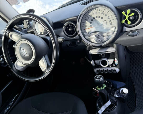 Сірий Міні Hatch, об'ємом двигуна 1.6 л та пробігом 220 тис. км за 6000 $, фото 2 на Automoto.ua