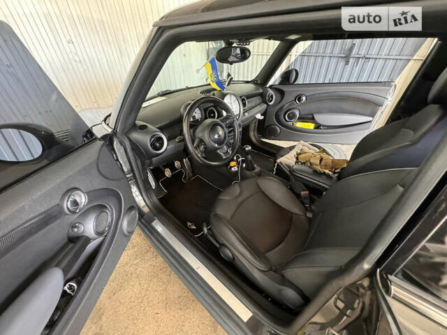 Сірий Міні Hatch, об'ємом двигуна 1.6 л та пробігом 164 тис. км за 8200 $, фото 8 на Automoto.ua