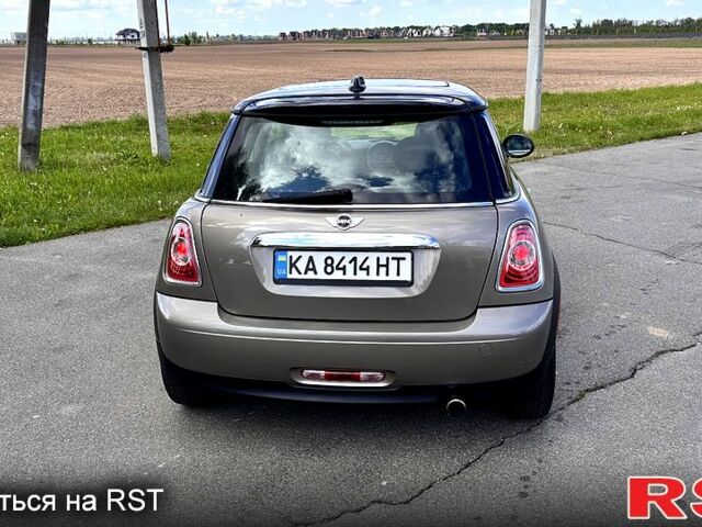 Серый Мини Hatch, объемом двигателя 1.6 л и пробегом 143 тыс. км за 9850 $, фото 4 на Automoto.ua