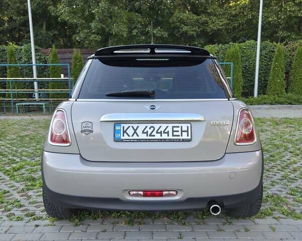 Сірий Міні Hatch, об'ємом двигуна 1.6 л та пробігом 152 тис. км за 9200 $, фото 4 на Automoto.ua