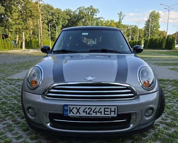 Сірий Міні Hatch, об'ємом двигуна 1.6 л та пробігом 152 тис. км за 9200 $, фото 5 на Automoto.ua