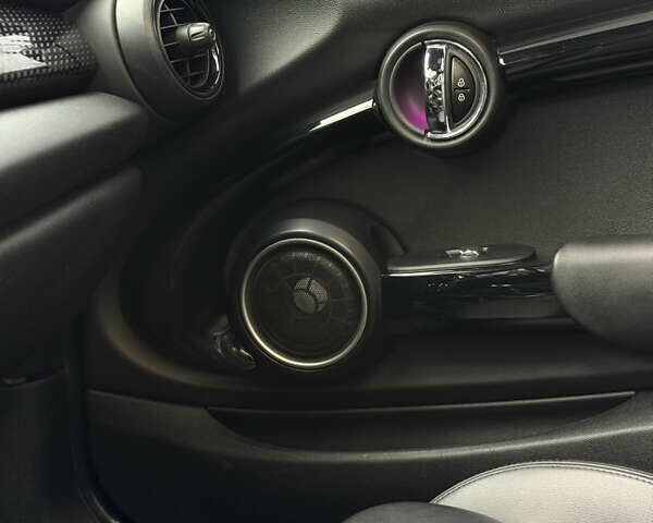 Серый Мини Hatch, объемом двигателя 2 л и пробегом 121 тыс. км за 13000 $, фото 26 на Automoto.ua