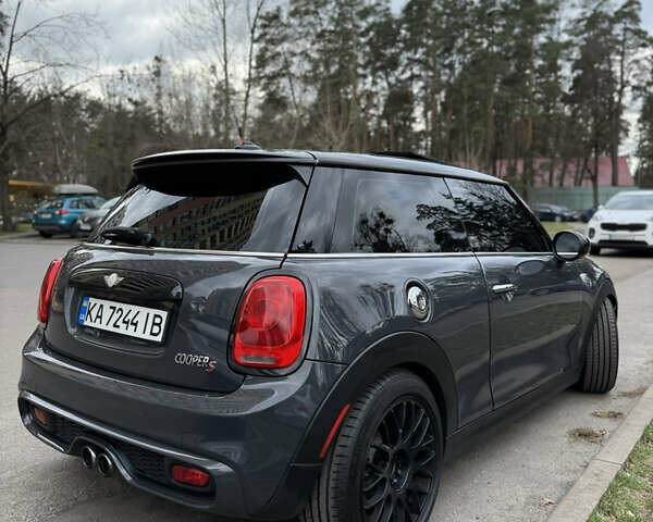 Серый Мини Hatch, объемом двигателя 2 л и пробегом 121 тыс. км за 13000 $, фото 3 на Automoto.ua