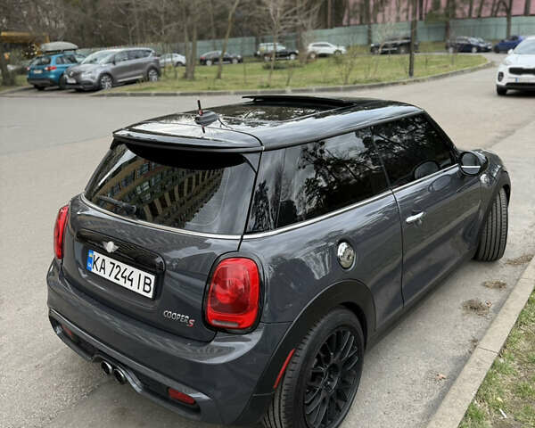 Серый Мини Hatch, объемом двигателя 2 л и пробегом 121 тыс. км за 13000 $, фото 2 на Automoto.ua