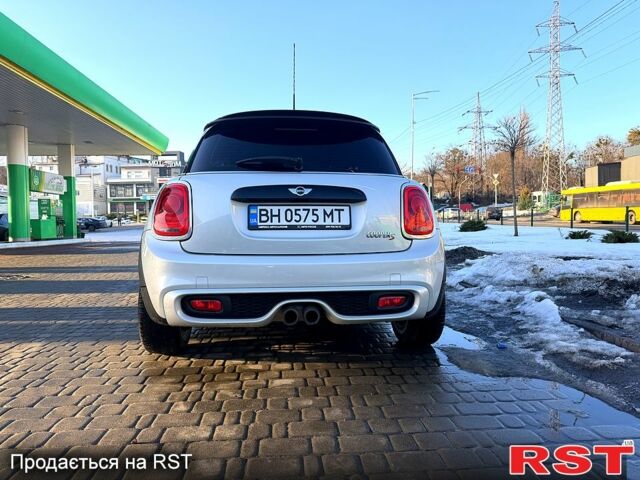 Серый Мини Hatch, объемом двигателя 2 л и пробегом 94 тыс. км за 15500 $, фото 2 на Automoto.ua