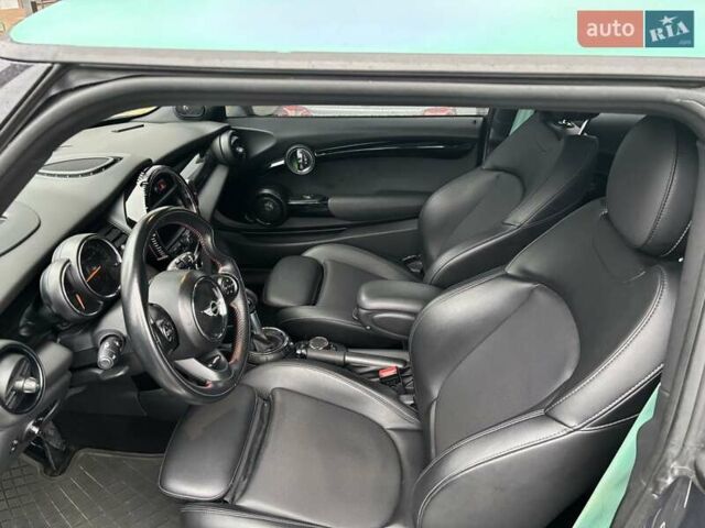 Серый Мини Hatch, объемом двигателя 2 л и пробегом 184 тыс. км за 13900 $, фото 2 на Automoto.ua