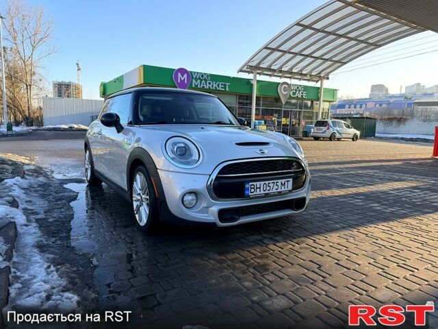 Серый Мини Hatch, объемом двигателя 2 л и пробегом 94 тыс. км за 15500 $, фото 5 на Automoto.ua