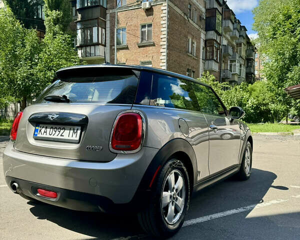 Сірий Міні Hatch, об'ємом двигуна 1.5 л та пробігом 61 тис. км за 10900 $, фото 3 на Automoto.ua