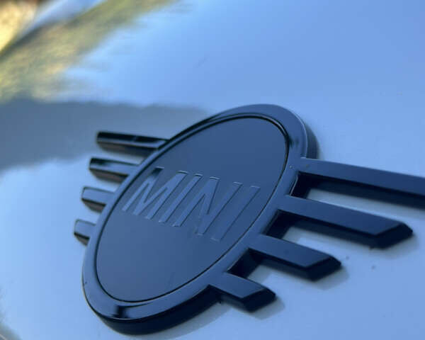 Сірий Міні Hatch, об'ємом двигуна 1.5 л та пробігом 59 тис. км за 16000 $, фото 5 на Automoto.ua