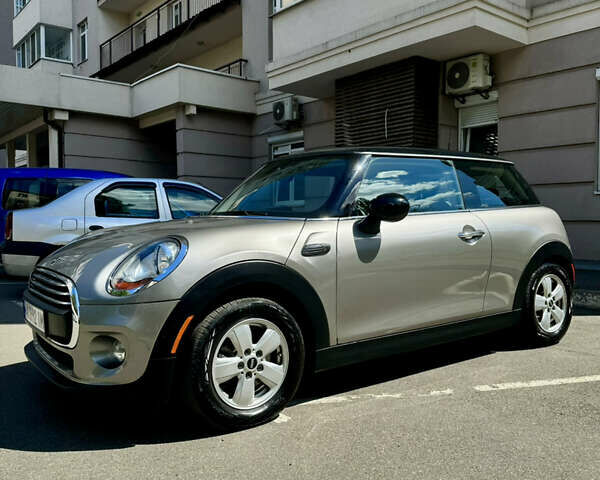 Сірий Міні Hatch, об'ємом двигуна 1.5 л та пробігом 61 тис. км за 10900 $, фото 1 на Automoto.ua