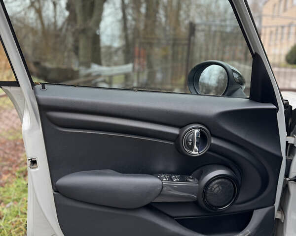 Серый Мини Hatch, объемом двигателя 1.5 л и пробегом 55 тыс. км за 14000 $, фото 12 на Automoto.ua