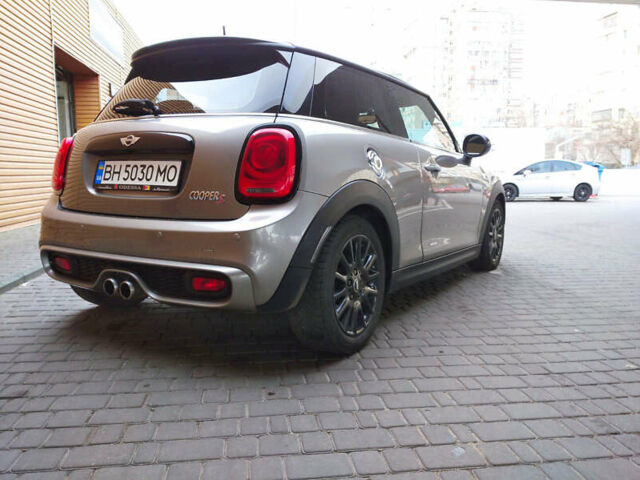 Серый Мини Hatch, объемом двигателя 2 л и пробегом 72 тыс. км за 17500 $, фото 5 на Automoto.ua