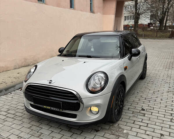 Серый Мини Hatch, объемом двигателя 1.5 л и пробегом 55 тыс. км за 14000 $, фото 1 на Automoto.ua