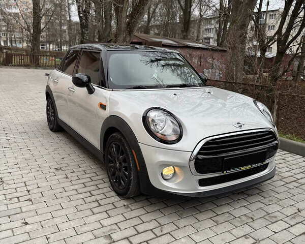 Серый Мини Hatch, объемом двигателя 1.5 л и пробегом 55 тыс. км за 14000 $, фото 2 на Automoto.ua