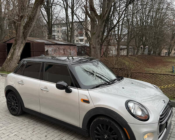 Серый Мини Hatch, объемом двигателя 1.5 л и пробегом 55 тыс. км за 14000 $, фото 5 на Automoto.ua