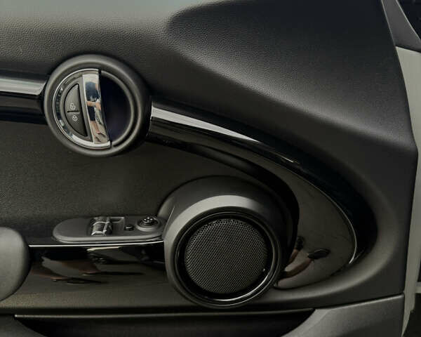 Серый Мини Hatch, объемом двигателя 2 л и пробегом 43 тыс. км за 19000 $, фото 39 на Automoto.ua