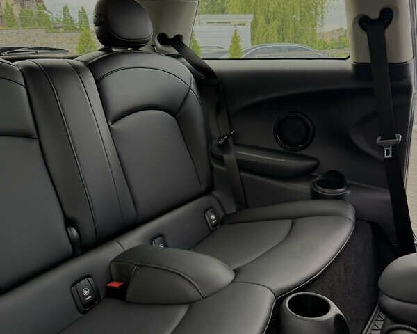 Серый Мини Hatch, объемом двигателя 2 л и пробегом 43 тыс. км за 19000 $, фото 42 на Automoto.ua