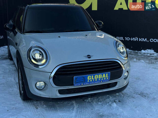 Сірий Міні Hatch, об'ємом двигуна 1.5 л та пробігом 62 тис. км за 14900 $, фото 3 на Automoto.ua