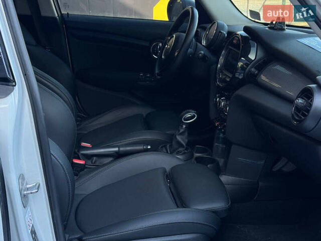 Сірий Міні Hatch, об'ємом двигуна 1.5 л та пробігом 62 тис. км за 14900 $, фото 15 на Automoto.ua