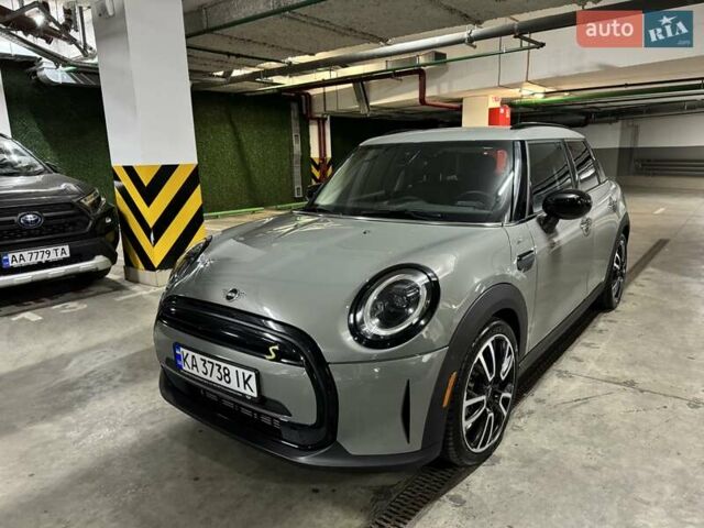 Сірий Міні Hatch, об'ємом двигуна 1.5 л та пробігом 29 тис. км за 20900 $, фото 3 на Automoto.ua