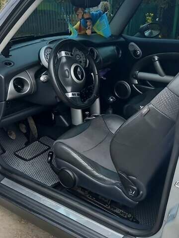 Сірий Міні Hatch, об'ємом двигуна 1.6 л та пробігом 253 тис. км за 6000 $, фото 10 на Automoto.ua