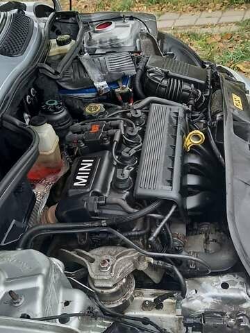 Сірий Міні Hatch, об'ємом двигуна 1.6 л та пробігом 253 тис. км за 6000 $, фото 3 на Automoto.ua