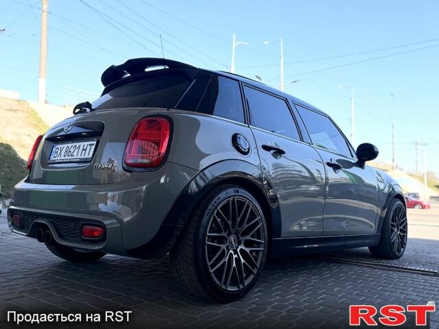 Серый Мини Hatch, объемом двигателя 2 л и пробегом 140 тыс. км за 14500 $, фото 3 на Automoto.ua