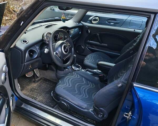 Синий Мини Hatch, объемом двигателя 1.6 л и пробегом 185 тыс. км за 5000 $, фото 3 на Automoto.ua