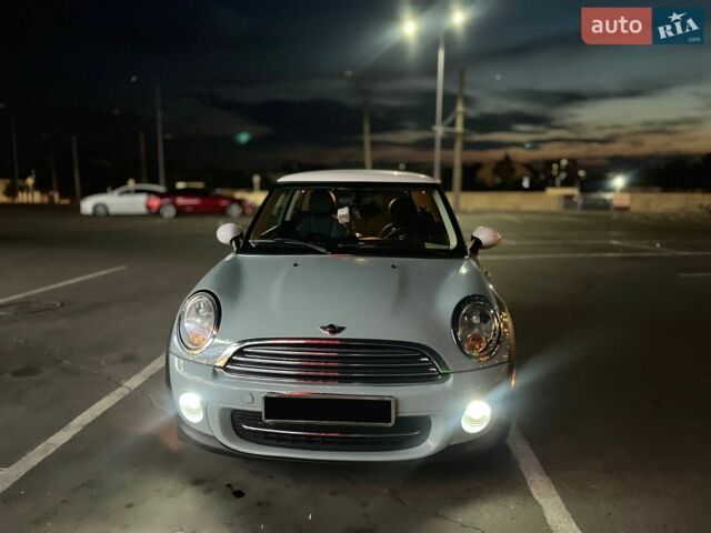 Синий Мини Hatch, объемом двигателя 1.6 л и пробегом 200 тыс. км за 8600 $, фото 4 на Automoto.ua