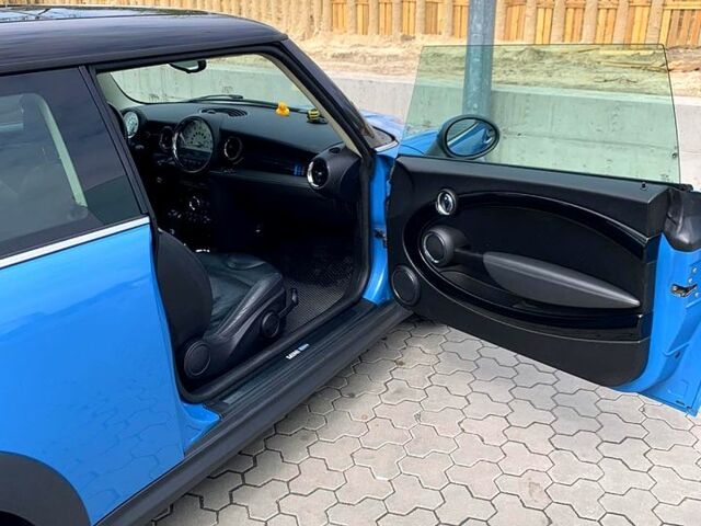 Синий Мини Hatch, объемом двигателя 1.6 л и пробегом 172 тыс. км за 9000 $, фото 2 на Automoto.ua