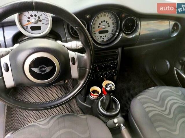 Зеленый Мини Hatch, объемом двигателя 1.6 л и пробегом 243 тыс. км за 5200 $, фото 4 на Automoto.ua