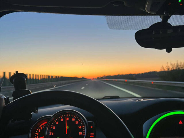 Зелений Міні Hatch, об'ємом двигуна 1.5 л та пробігом 107 тис. км за 11000 $, фото 3 на Automoto.ua
