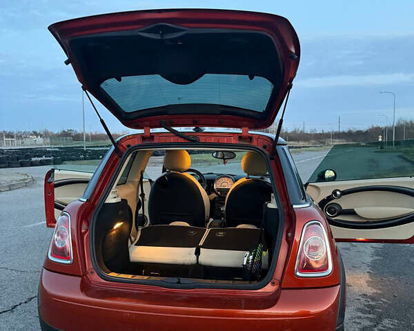 Оранжевый Мини Hatch, объемом двигателя 1.6 л и пробегом 185 тыс. км за 7700 $, фото 12 на Automoto.ua