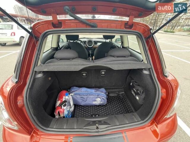 Оранжевый Мини Hatch, объемом двигателя 1.6 л и пробегом 85 тыс. км за 10500 $, фото 12 на Automoto.ua