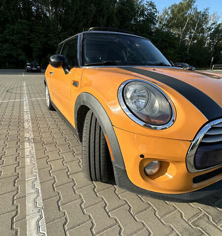 Оранжевый Мини Hatch, объемом двигателя 1.5 л и пробегом 156 тыс. км за 12700 $, фото 4 на Automoto.ua