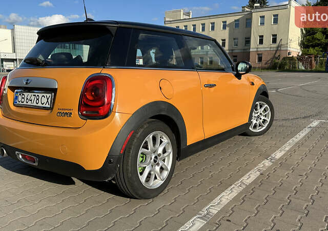 Оранжевый Мини Hatch, объемом двигателя 1.5 л и пробегом 156 тыс. км за 12700 $, фото 1 на Automoto.ua