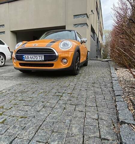 Оранжевый Мини Hatch, объемом двигателя 1.5 л и пробегом 104 тыс. км за 15900 $, фото 1 на Automoto.ua