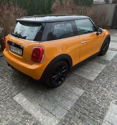 Оранжевый Мини Hatch, объемом двигателя 1.5 л и пробегом 104 тыс. км за 15900 $, фото 2 на Automoto.ua