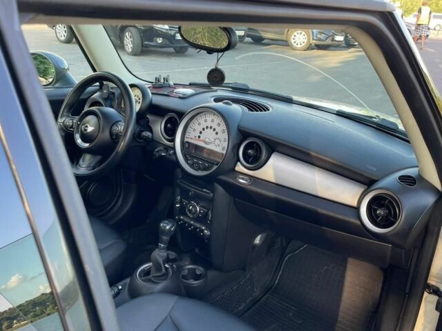 Білий Міні Mini, об'ємом двигуна 1.6 л та пробігом 128 тис. км за 9300 $, фото 5 на Automoto.ua