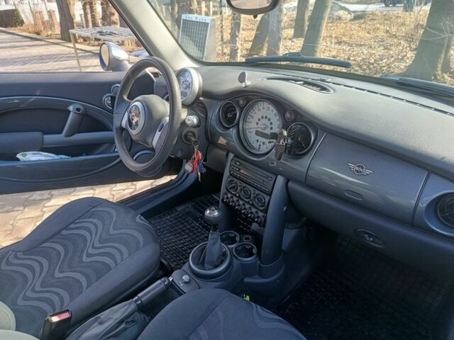 Чорний Міні Mini, об'ємом двигуна 1.6 л та пробігом 300 тис. км за 4987 $, фото 2 на Automoto.ua