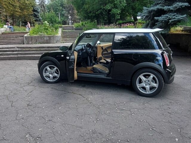 Чорний Міні Mini, об'ємом двигуна 1.6 л та пробігом 224 тис. км за 5305 $, фото 6 на Automoto.ua