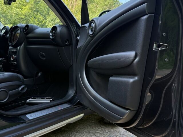 Черный Мини Мини, объемом двигателя 2 л и пробегом 192 тыс. км за 15499 $, фото 11 на Automoto.ua